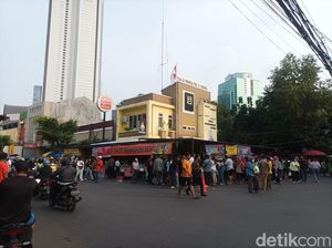Suasana Pasar Takjil Benhil Sore Tadi