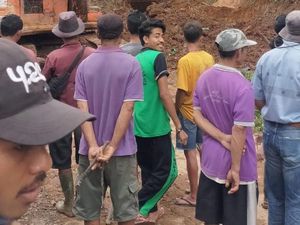 Tiga Anak yang Tertimbun Longsor di Manggarai Timur Sempat Jajan di Kios Tiga Anak yang Tertimbun Longsor di Manggarai Timur Sempat Jajan di Kios