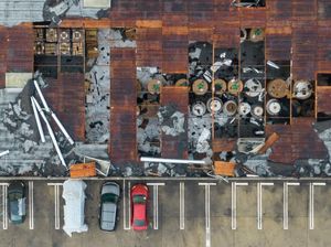 Penampakan Atap Bangunan di LA yang Rusak Diterjang Tornado