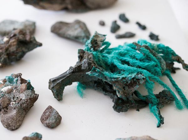 Penampakan Batuan Plastik Mengerikan dari Pulau Terpencil Brasil