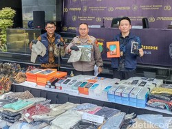 Polda Metro Gagalkan Penyelundupan Gadget-Barang Thrifting Ratusan Bal