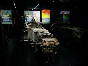 Potret Horor Bangkai Mobil F1 Grosjean Usai Kecelakaan di Bahrain 2020 Silam Potret Horor Bangkai Mobil F1 Grosjean Usai Kecelakaan di Bahrain 2020 Silam