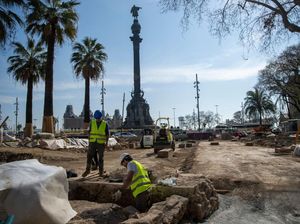 Potret Sisa Tembok Kota Barcelona Abad 16 Muncul di Stasiun Metro Drassanes
