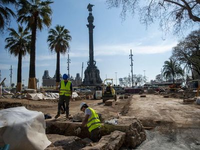 Potret Sisa Tembok Kota Barcelona Abad 16 Muncul di Stasiun Metro Drassanes