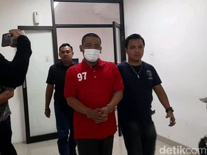 Pria Sadis Gorok Teman di Jakpus Dipamerkan Polisi, Ini Penampakannya Pria Sadis Gorok Teman di Jakpus Dipamerkan Polisi, Ini Penampakannya