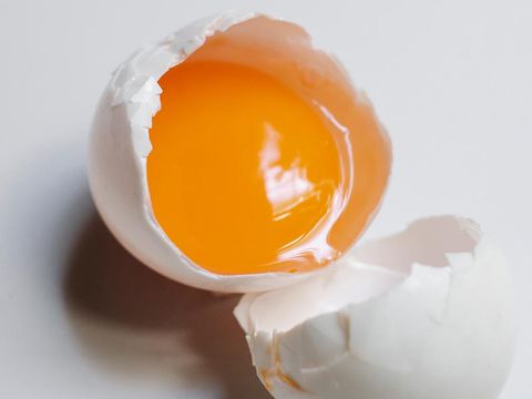 bahan masker wajah alami adalah putih telur