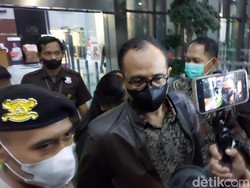 Melihat Lagi Isi Garasi Rafael Alun yang Ditetapkan KPK Jadi Tersangka