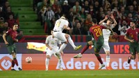 Bermain di Estadio Jose Alvalade, Jumat (24/3/2023) dini hari WIB, Portugal membuka skor pada menit ke-8. Gol tersebut tercatat atas nama Cancelo. Skor 1-0 bertahan hingga turun minum.  
