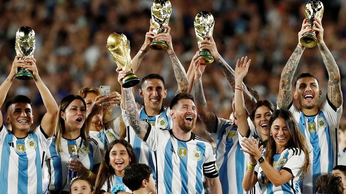 Soccer Football - International Friendly - Argentina v Panama - Estadio Monumental, Buenos Aires, Argentina - March 23, 2023 Argentinas Lionel Messi celebrates scoring their second goal with teammates REUTERS/Agustin Marcarian