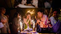 8 Foto Pesta Ultah ke-40 BCL Bertema Disko, Ada Aming Hingga Nia Ramadhani