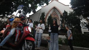 Potret Indahnya Toleransi, Umat Katolik Berbagi Takjil di Salatiga