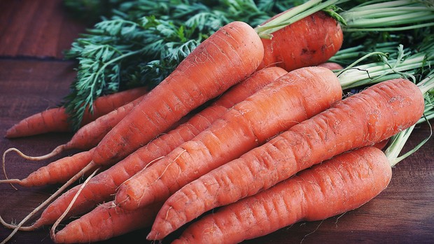Wortel mengandung beta karoten dan likopen/Foto: pexels.com/Suzy Hazelwood bahan masker wajah alami adalah wortel
