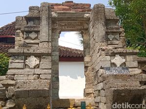 Jejak Toleransi di Gapura Makam Sunan Pandanaran Bayat Klaten