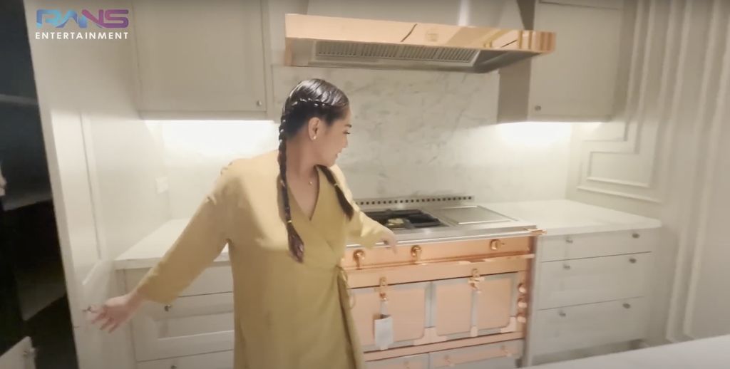 Heboh Kompor Baru Nagita Slavina Diduga Harganya Miliaran, Ini Mereknya!
