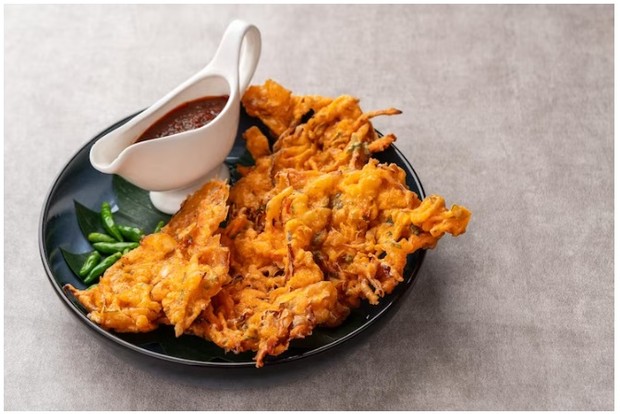 Hindari makan gorengan saat berbuka/Foto:freepik/michaelnero