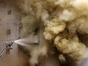 Kebakaran Landa Gudang di Hong Kong