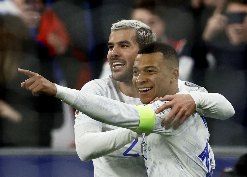 Soccer Football - UEFA Euro 2024 Qualifiers - Group B - France v Netherlands - Stade de France, Saint-Denis, France - March 24, 2023 France's Kylian Mbappe celebrates scoring their third goal with Theo Hernandez REUTERS/Gonzalo Fuentes