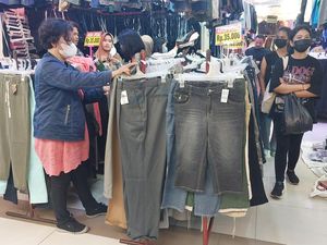 Penjual Baju Bekas Impor: Kalau Lapak Ditutup Artinya Membunuh Perlahan Penjual Baju Bekas Impor: Kalau Lapak Ditutup Artinya Membunuh Perlahan