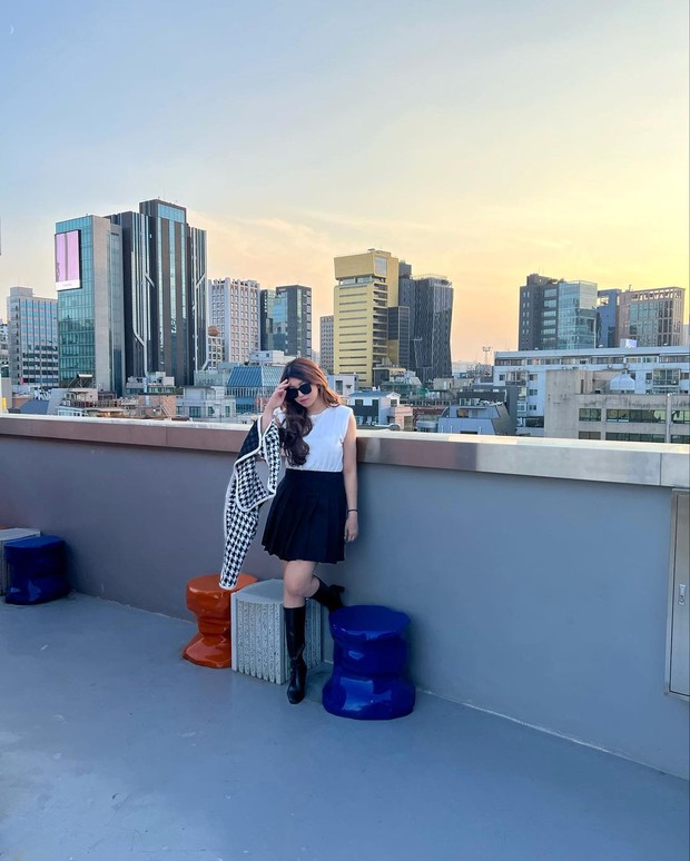 Mici dengan Blazer dan rok pendek/Sumber: IG @parramitha