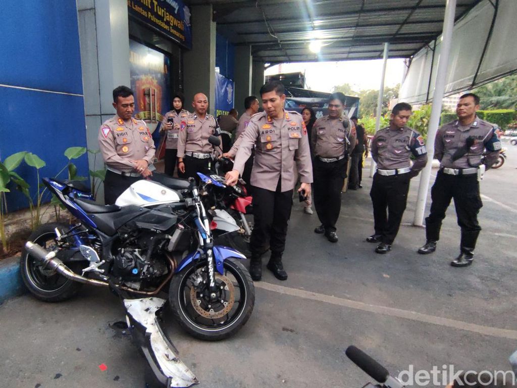 Pelanggaran Penabrak Vito Raditya: Ngebut, Tak Punya SIM, Tak Pakai Helm Pelanggaran Penabrak Vito Raditya: Ngebut, Tak Punya SIM, Tak Pakai Helm
