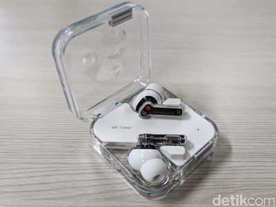 Unboxing Nothing Ear (2) yang Desainnya Familiar