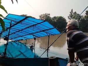 Perahu Tambang Tenggelam di Surabaya Bawa 8 Penumpang-7 Motor Perahu Tambang Tenggelam di Surabaya Bawa 8 Penumpang-7 Motor