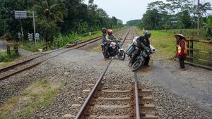 Aduh! Masih Ada Perlintasan KA Tanpa Palang Pintu