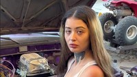 Penampilan Cantik Mekanik Bengkel Viral, Kerja Pakai Rok Mini & Kuku Panjang