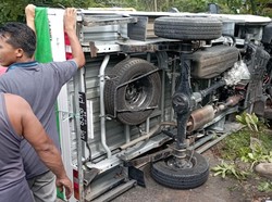 Ngantuk, Sopir Pikap Seruduk 4 Motor-1 Orang Tewas