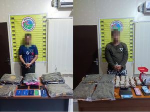 Pesan Ganja dari Medan via Ekspedisi, 2 Pria di Pontianak Ditangkap Pesan Ganja dari Medan via Ekspedisi, 2 Pria di Pontianak Ditangkap