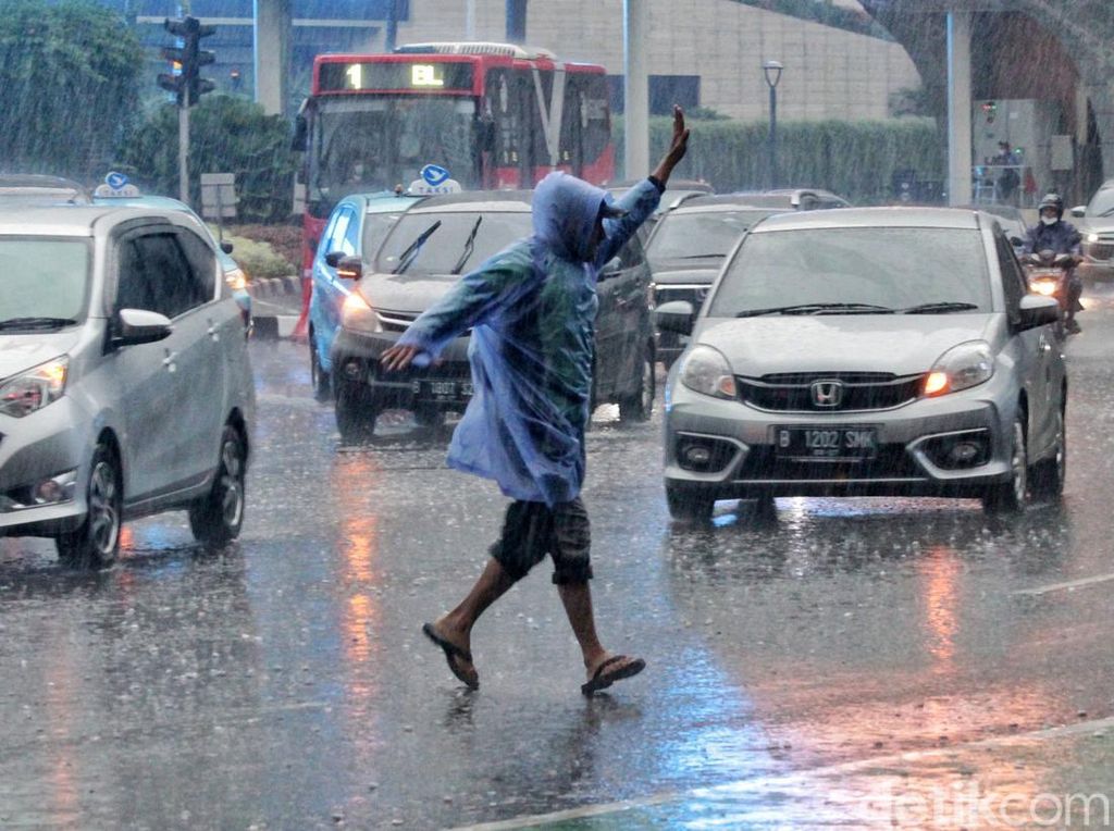 Potensi Hujan Masih Tinggi hingga April Potensi Hujan Masih Tinggi hingga April