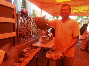 Hanya Saat Ramadan, Sate Susu Sapi Bang Neman Jadi Takjil Khas Kampung Jawa