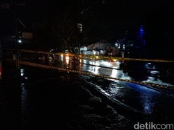 Sekeluarga di Kediri Terperosok Hanyut ke Selokan, Dua Anak Belum Ditemukan