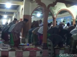 Melihat Ngebutnya Tarawih Kilat di Blitar