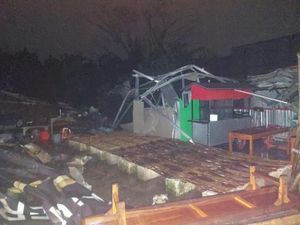 Mojokerto Dilanda Banjir, Angin Kencang dan Longsor di Hari Ketiga Ramadhan Mojokerto Dilanda Banjir, Angin Kencang dan Longsor di Hari Ketiga Ramadhan