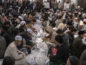 Begini Suasana Buka Puasa Bersama di Masjid Al-Azhar Mesir