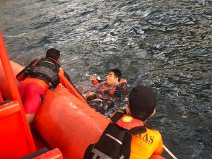 Turis Rusia Digulung Ombak di Pantai Kelingking