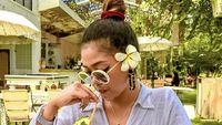 Gaya Grece Okta, Aspri Hotman Paris Ke-109 Saat Makan di Bali hingga Jakarta