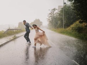 30 Gombalan Romantis tentang Hujan buat Pacar, Bikin Baper hingga Salting 30 Gombalan Romantis tentang Hujan buat Pacar, Bikin Baper hingga Salting