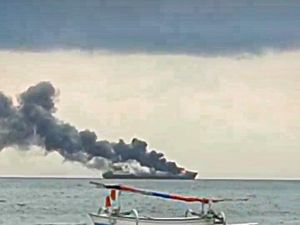 5 Fakta Terbakarnya Kapal Tanker Angkut Pertalite yang Tewaskan 3 ABK 5 Fakta Terbakarnya Kapal Tanker Angkut Pertalite yang Tewaskan 3 ABK