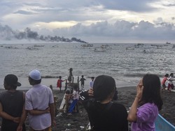 Kapal MT Kristin Terbakar, Pertamina Pasang Oil Boom-Kirim Tugboat