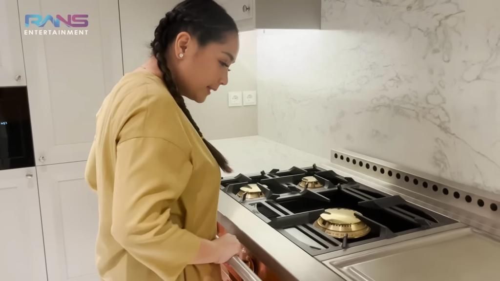 Kompor baru Nagita Slavina harganya mencapai Rp1 miliar Kompor baru Nagita Slavina harganya mencapai Rp1 miliar