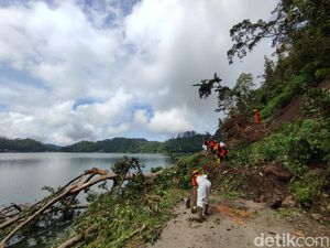 Empat Titik di Kawasan Telaga Ngebel Ponorogo Longsor Imbas Hujan Deras Empat Titik di Kawasan Telaga Ngebel Ponorogo Longsor Imbas Hujan Deras