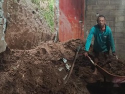 Tebing Setinggi 50 Meter Longsor Timpa Rumah Warga Bendungan Trenggalek