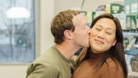 7 Potret Mark Zuckerberg Sambut Anak Ketiga, Spill Tipis soal Parenting