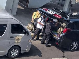 Sri Mulyani Angkat Bicara soal Alphardnya Masuk Apron Bandara Soetta Sri Mulyani Angkat Bicara soal Alphardnya Masuk Apron Bandara Soetta