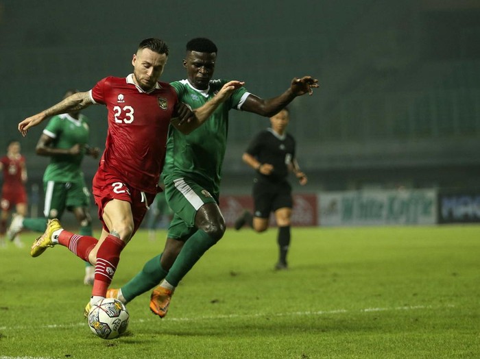 Indonesia berhasil mengalahkan Burundi 3-1 dalam laga uji coba di kandang sendiri. Yakob Sayuri, Dendy Sulistyawan, dan Rizky Ridho tampil menjadi pahlawan kemenangan Garuda.