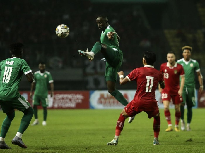 Indonesia berhasil mengalahkan Burundi 3-1 dalam laga uji coba di kandang sendiri. Yakob Sayuri, Dendy Sulistyawan, dan Rizky Ridho tampil menjadi pahlawan kemenangan Garuda.