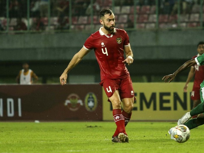 Indonesia berhasil mengalahkan Burundi 3-1 dalam laga uji coba di kandang sendiri. Yakob Sayuri, Dendy Sulistyawan, dan Rizky Ridho tampil menjadi pahlawan kemenangan Garuda.
