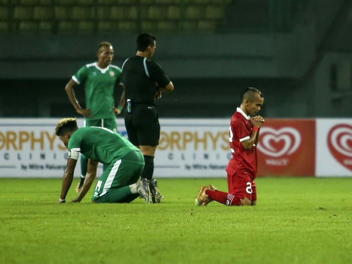 Indonesia berhasil mengalahkan Burundi 3-1 dalam laga uji coba di kandang sendiri. Yakob Sayuri, Dendy Sulistyawan, dan Rizky Ridho tampil menjadi pahlawan kemenangan Garuda.